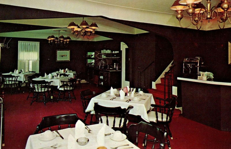 Beachys (Country House) - Vintage Postcard (newer photo)